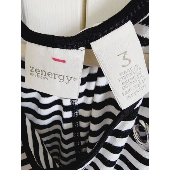 Chico's 3 Zenergy Cold Shoulder Top Black White Stripe Stretch Fit SS Slimming - Picture 7 of 7